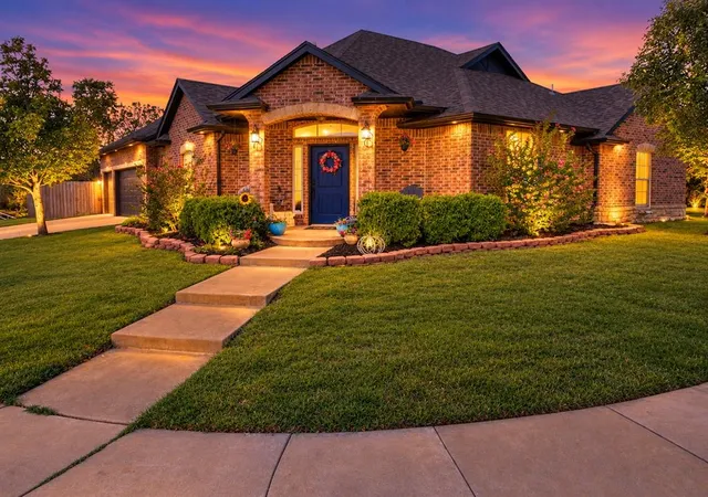 Single family home for sale at 11301 Millbrook Ln, Oklahoma City, OK 73162 | MLS# 1253714