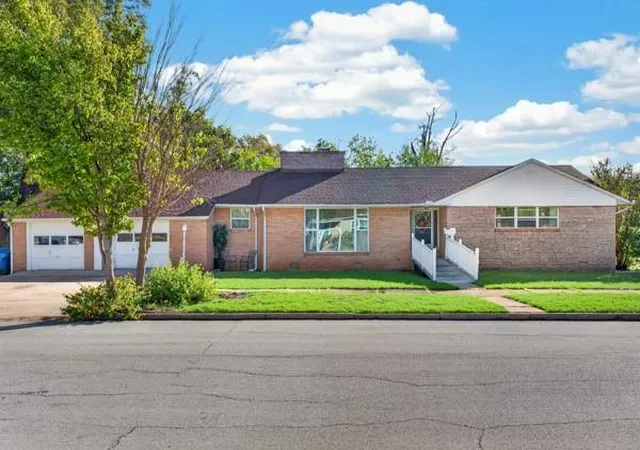 Single family home for sale at 601 N Temple St, Cordell, OK 73632 | MLS# 1253715