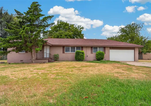Single family home for sale at 14 NW 35th Street, Lawton, OK 73505 | MLS# 1253719