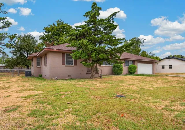 Photo 2 of Single family home for sale at 14 NW 35th Street, Lawton, OK 73505 | MLS# 1253719 | Listing updated on 2026-10-15