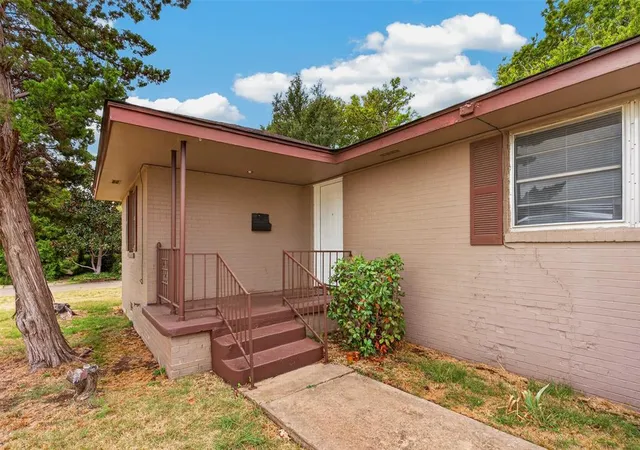 Photo 3 of Single family home for sale at 14 NW 35th Street, Lawton, OK 73505 | MLS# 1253719 | Listing updated on 2026-10-15