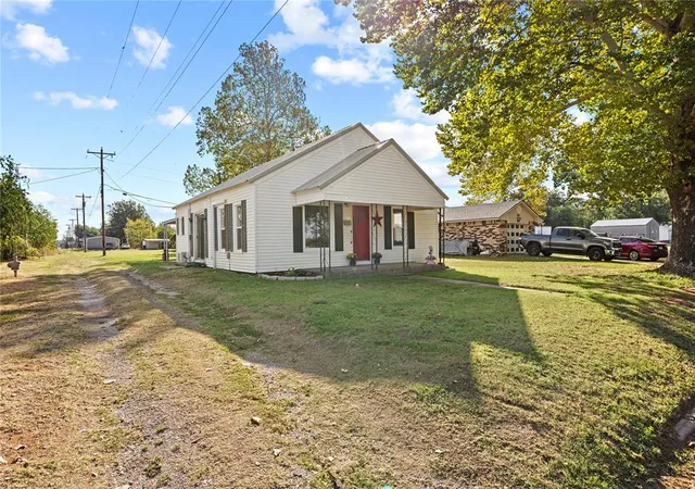 Photo 2 of Single family home for sale at 212 N 7th Street, Fort Cobb, OK 73038 | MLS# 1253737 | Listing updated on 2026-10-14