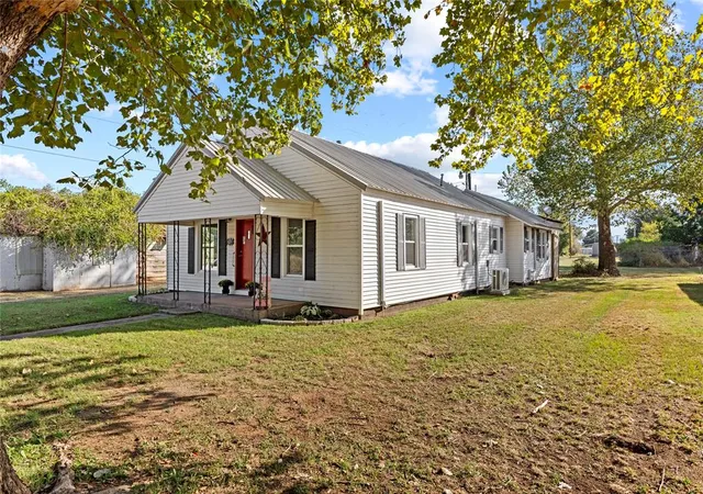 Photo 3 of Single family home for sale at 212 N 7th Street, Fort Cobb, OK 73038 | MLS# 1253737 | Listing updated on 2026-10-14
