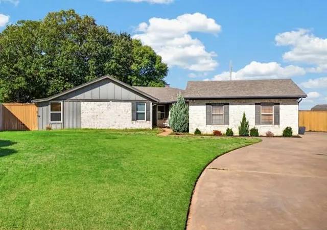 Photo 1 of Single family home for sale at 1009 Bowman Ave, Elk City, OK 73644 | MLS# 1253742 | Listing updated on 2026-10-17