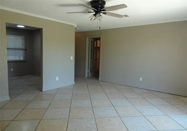 Photo 3 of Single family home for sale at 600 Oak Crk Dr, Yukon, OK 73099 | MLS# 1253760 | Listing updated on 2026-10-15