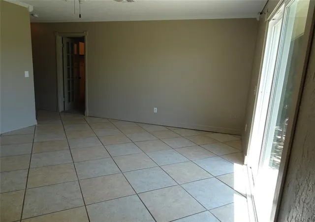Photo 4 of Single family home for sale at 600 Oak Crk Dr, Yukon, OK 73099 | MLS# 1253760 | Listing updated on 2026-10-15