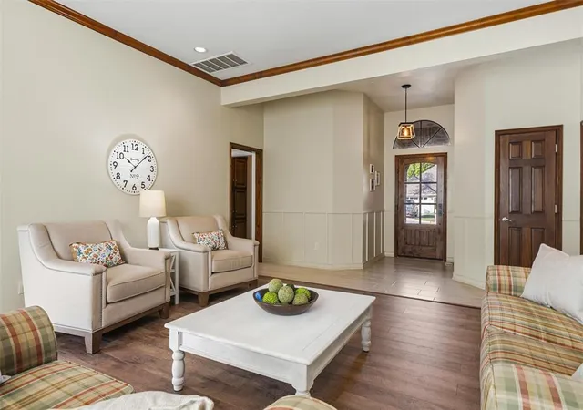 Photo 4 of Single family home for sale at 1404 Carrick Ct, Edmond, OK 73034 | MLS# 1253767 | Listing updated on 2026-10-31