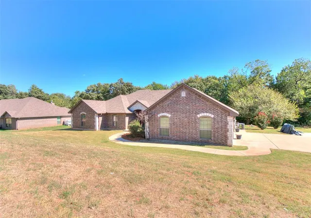 Photo 3 of Single family home for sale at 12190 Maple Ln, Guthrie, OK 73044 | MLS# 1253769 | Listing updated on 2026-10-15