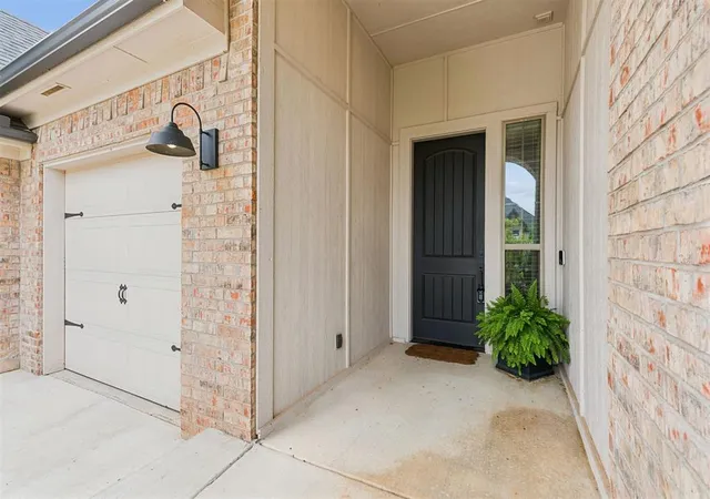 Photo 3 of Single family home for sale at 412 Maybury Dr, Norman, OK 73069 | MLS# 1253772 | Listing updated on 2026-10-16