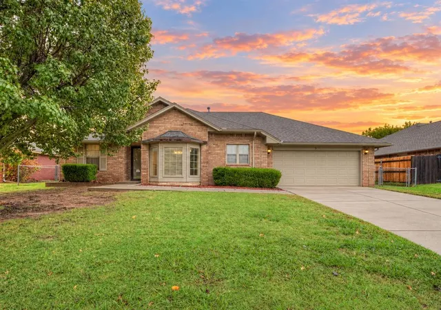 Photo 1 of Single family home for sale at 2517 Bellaire Dr, Moore, OK 73160 | MLS# 1253784 | Listing updated on 2026-10-29