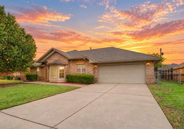Photo 1 of Single family home for sale at 2517 Bellaire Dr, Moore, OK 73160 | MLS# 1253784 | Listing updated on 2026-10-29
