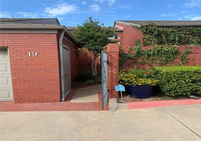 Photo 2 of Condo for sale at 2825 Nw Grand Blvd #19, Oklahoma City, OK 73116 | MLS# 1253845 | Listing updated on 2026-10-14