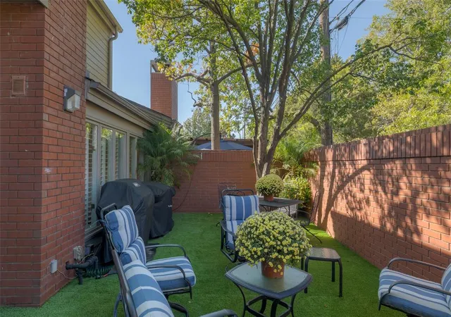 Listing Photo 1 - Condo for sale in building located at 2825 NW Grand Blvd, Oklahoma, OK 73116 - Unit #19