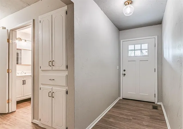 Photo 3 of Single family home for sale at 1701 Greenway Ave, Yukon, OK 73099 | MLS# 1253851 | Listing updated on 2026-10-27