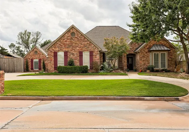 Photo 1 of Sale Pending at 704 Glenridge Dr, Edmond, OK 73013 | MLS# 1253858 | Listing updated on 2026-10-17