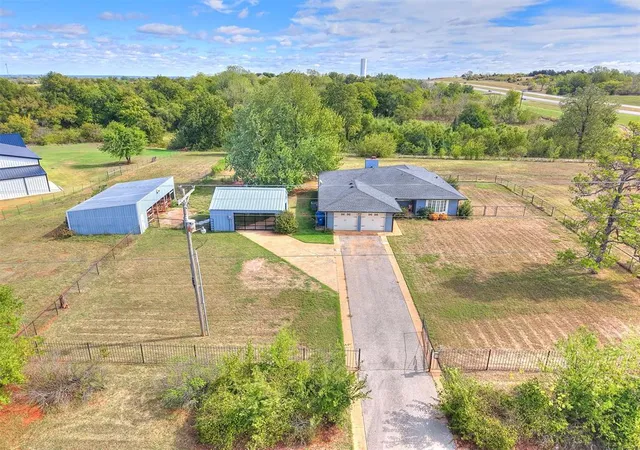 Photo 4 of Single family home for sale at 4418 S May Ave, Norman, OK 73072 | MLS# 1253880 | Listing updated on 2026-10-20