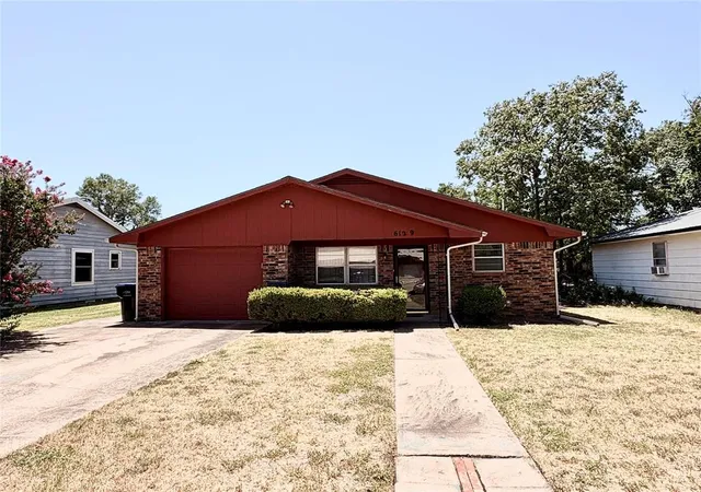 Photo 1 of Sale Pending at 612 9th Street, Snyder, OK 73566 | MLS# 1253882 | Listing updated on 2026-10-14