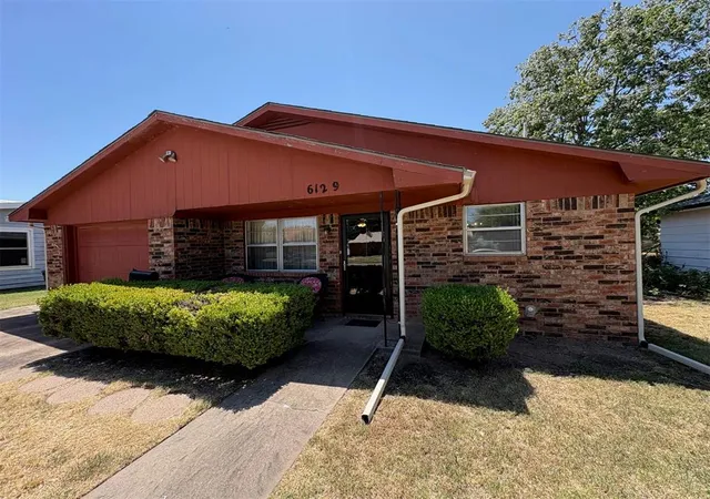 Photo 2 of Sale Pending at 612 9th Street, Snyder, OK 73566 | MLS# 1253882 | Listing updated on 2026-10-14