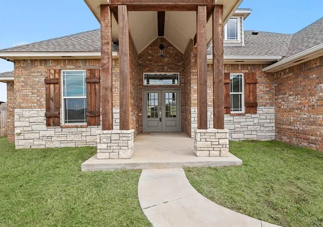 Photo 3 of Single family home for sale at 9600 Sultans Water Way, Yukon, OK 73099 | MLS# 1253893 | Listing updated on 2026-10-29