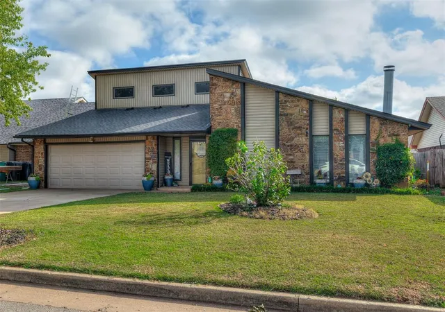 Photo 1 of Single family home for sale at 748 Westglen Dr, Yukon, OK 73099 | MLS# 1253898 | Listing updated on 2026-10-15