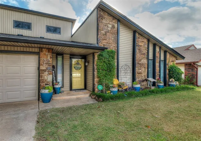 Photo 3 of Single family home for sale at 748 Westglen Dr, Yukon, OK 73099 | MLS# 1253898 | Listing updated on 2026-10-15