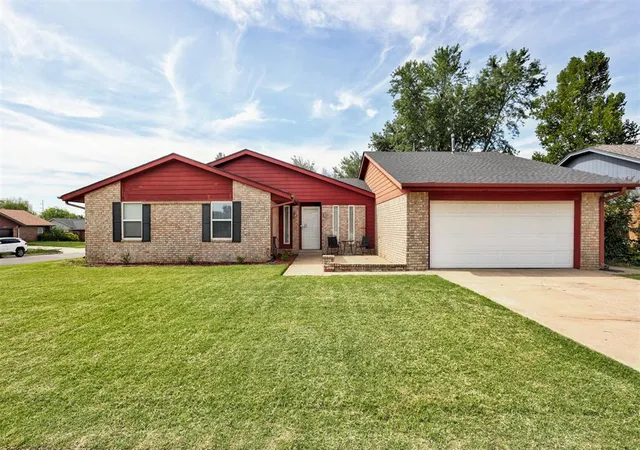 Photo 2 of Single family home for sale at 2134 Jazzman Dr, Norman, OK 73071 | MLS# 1253899 | Listing updated on 2026-10-15