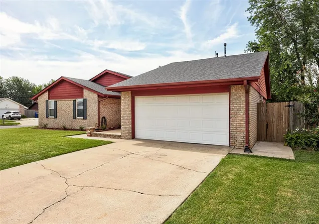 Photo 3 of Single family home for sale at 2134 Jazzman Dr, Norman, OK 73071 | MLS# 1253899 | Listing updated on 2026-10-15