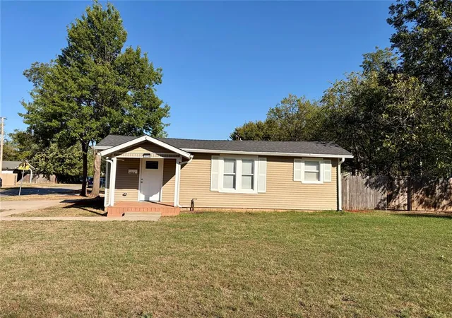 Photo 2 of Single family home for sale at 1201 S 19th Street, Chickasha, OK 73018 | MLS# 1253926 | Listing updated on 2026-10-28