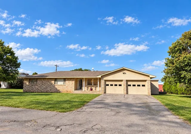Photo 1 of Single family home for sale at 205 S Highland Dr, Erick, OK 73645 | MLS# 1253935 | Listing updated on 2026-10-15