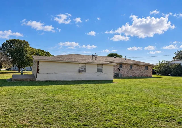 Photo 29 of Single family home for sale at 205 S Highland Dr, Erick, OK 73645 | MLS# 1253935 | Listing updated on 2026-10-15