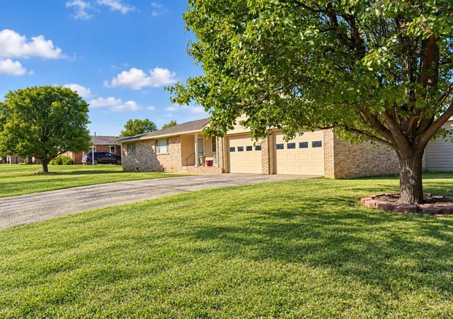 Photo 3 of Single family home for sale at 205 S Highland Dr, Erick, OK 73645 | MLS# 1253935 | Listing updated on 2026-10-15