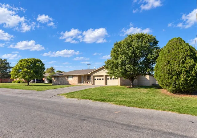 Photo 3 of Single family home for sale at 205 S Highland Dr, Erick, OK 73645 | MLS# 1253935 | Listing updated on 2026-10-15