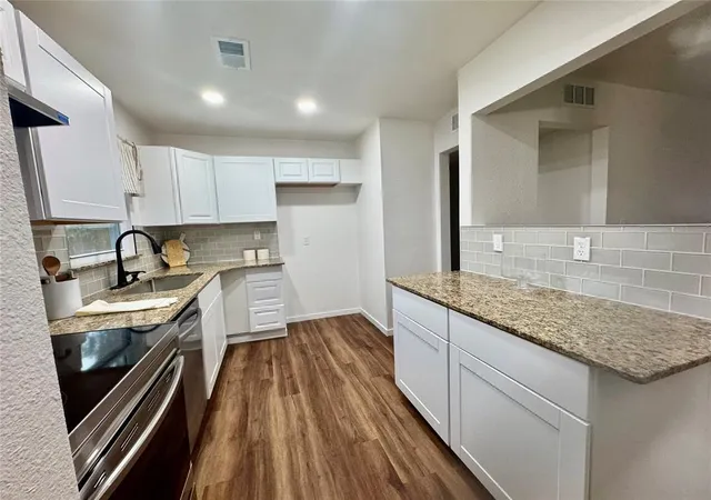Photo 3 of Single family home for sale at 40 Village Dr, Chickasha, OK 73018 | MLS# 1253936 | Listing updated on 2026-10-16