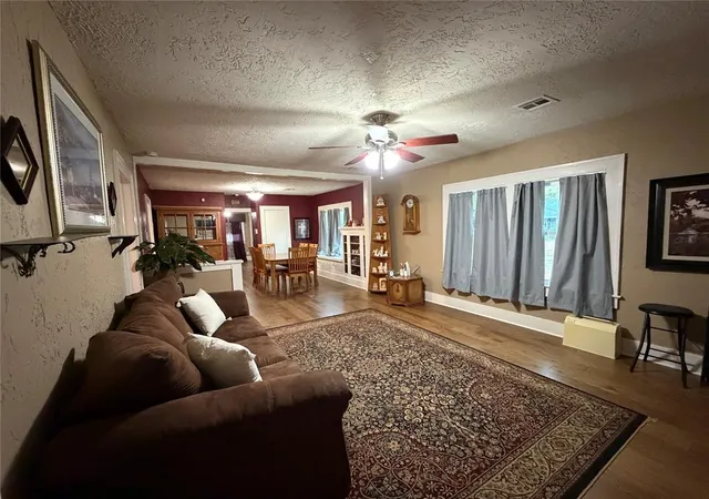 Photo 3 of Single family home for sale at 827 S 14th Street, Chickasha, OK 73018 | MLS# 1253940 | Listing updated on 2026-10-16