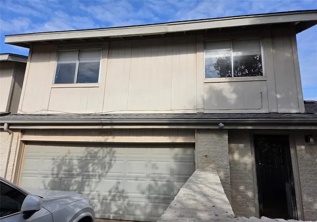 Photo 2 of Sale Pending at 9915 Hefner Village Pl, Oklahoma City, OK 73162 | MLS# 1253941 | Listing updated on 2026-10-23