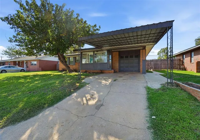 Photo 2 of Single family home for sale at 810 Standifer Rd, Elk City, OK 73644 | MLS# 1253957 | Listing updated on 2026-10-20