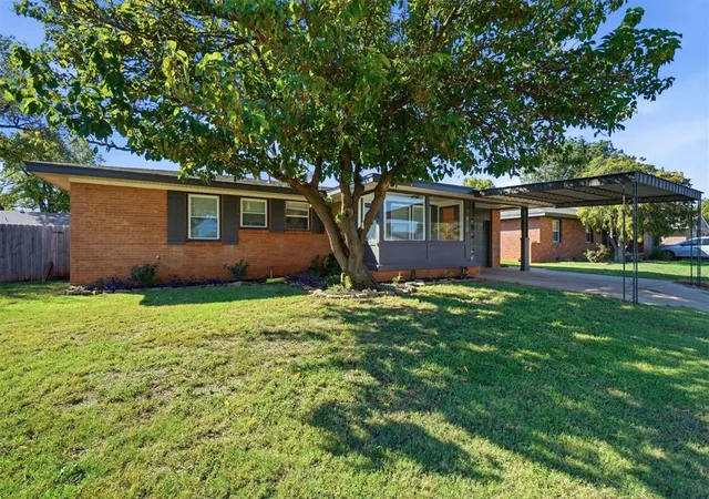 Photo 3 of Single family home for sale at 810 Standifer Rd, Elk City, OK 73644 | MLS# 1253957 | Listing updated on 2026-10-20