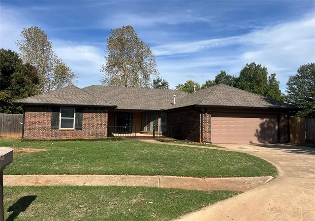 Single family home for sale at 300 Little Chisholm Cir, Edmond, OK 73012 | MLS# 1253973