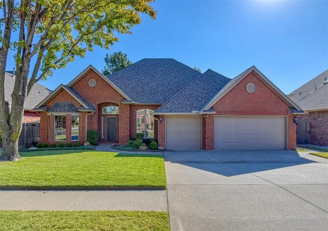 Photo 1 of Sale Pending at 805 Landsdowne Dr, Norman, OK 73072 | MLS# 1253977 | Listing updated on 2026-10-27