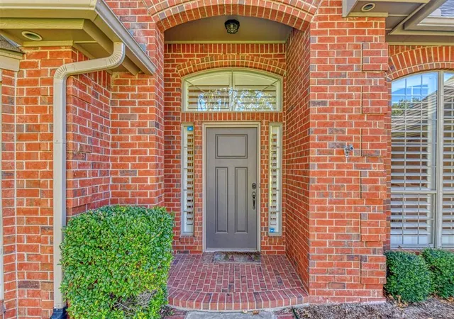 Photo 2 of Sale Pending at 805 Landsdowne Dr, Norman, OK 73072 | MLS# 1253977 | Listing updated on 2026-10-27