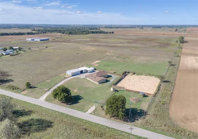 Single family home for sale at 1521 N Council Rd, Crescent, OK 73028 | MLS# 1253982
