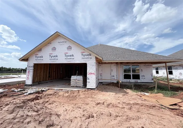 Single family home for sale at 2545 NW 196th Street, Edmond, OK 73012 | MLS# 1254012