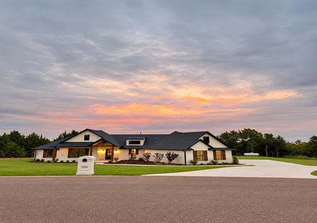 Photo 1 of Single family home for sale at 21288 Reserve Cir, Harrah, OK 73045 | MLS# 1254045 | Listing updated on 2026-10-20