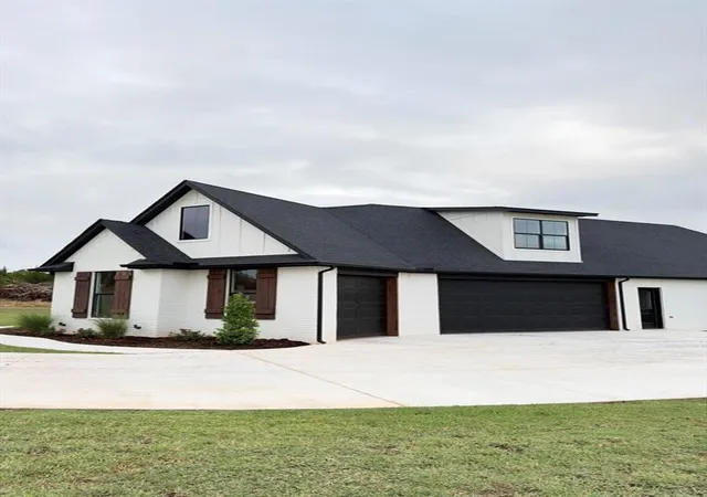 Photo 2 of Single family home for sale at 21288 Reserve Cir, Harrah, OK 73045 | MLS# 1254045 | Listing updated on 2026-10-20