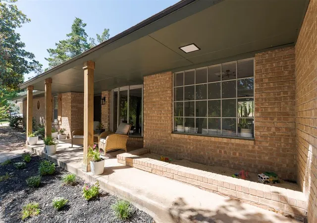 Photo 3 of Sale Pending at 1901 Wren Ct, Edmond, OK 73034 | MLS# 1254054 | Listing updated on 2026-10-20