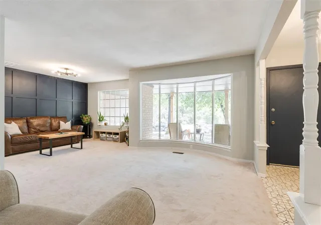Photo 4 of Sale Pending at 1901 Wren Ct, Edmond, OK 73034 | MLS# 1254054 | Listing updated on 2026-10-20