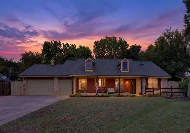 Single family home for sale at 312 Wellington Ln, Moore, OK 73160 | MLS# 1254064