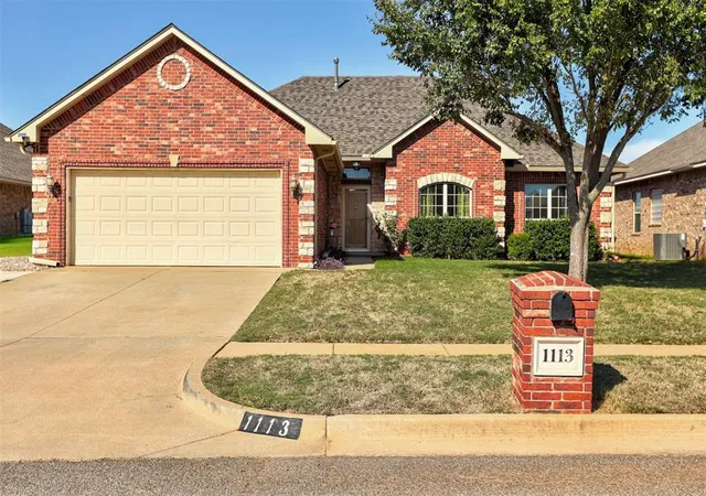 Photo 1 of Single family home for sale at 1113 Glen Eagles Ct, Norman, OK 73072 | MLS# 1254070 | Listing updated on 2026-10-28