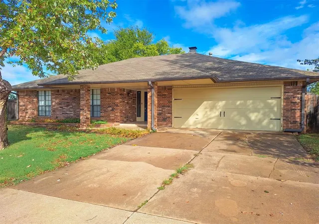 Photo 2 of Single family home for sale at 1508 Magnolia Ln, Edmond, OK 73013 | MLS# 1254081 | Listing updated on 2026-10-20