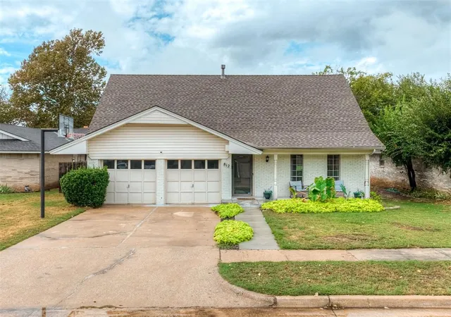 Photo 1 of Single family home for sale at 812 Annie Ct, Norman, OK 73069 | MLS# 1254089 | Listing updated on 2026-10-19